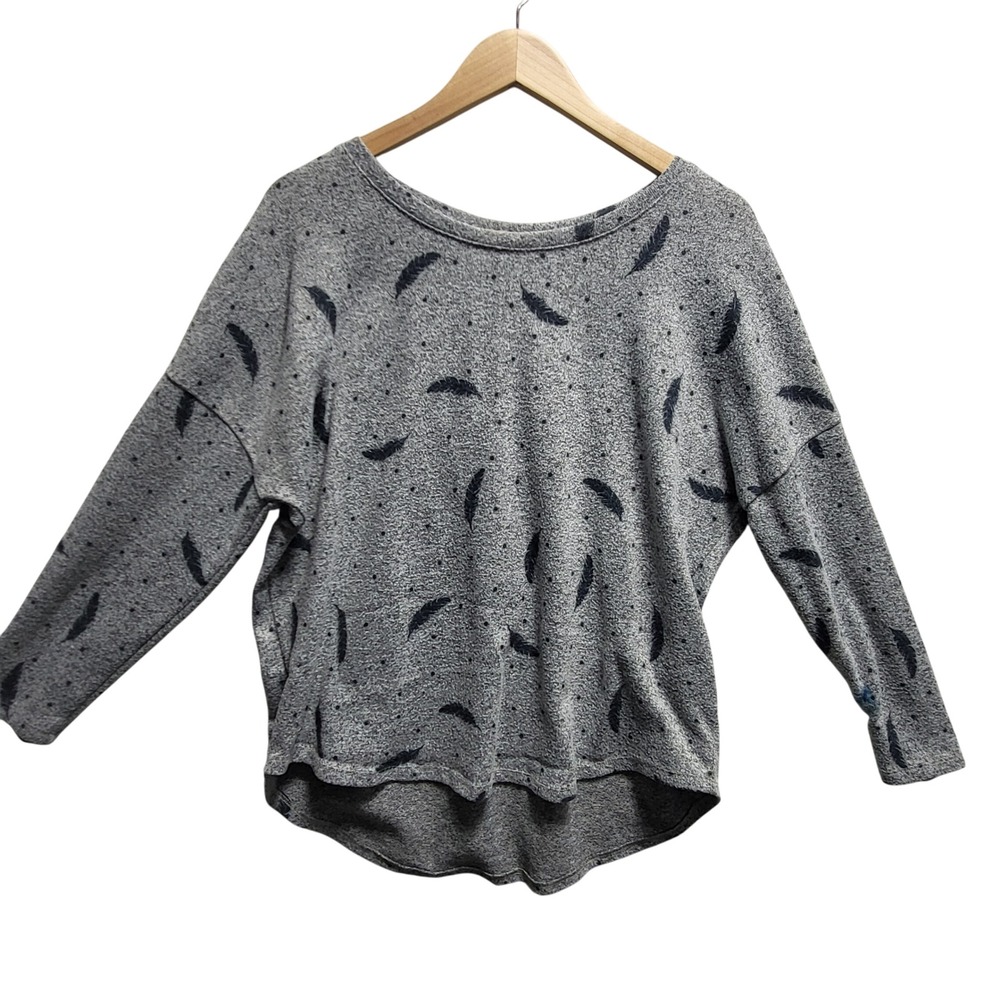 My Danielle Gray Feather Print‎ Long Sleeve Pullover Top Women's Size L